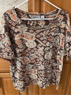 Coral Bay Brown and Cream Paisley Short Sleeve Tee